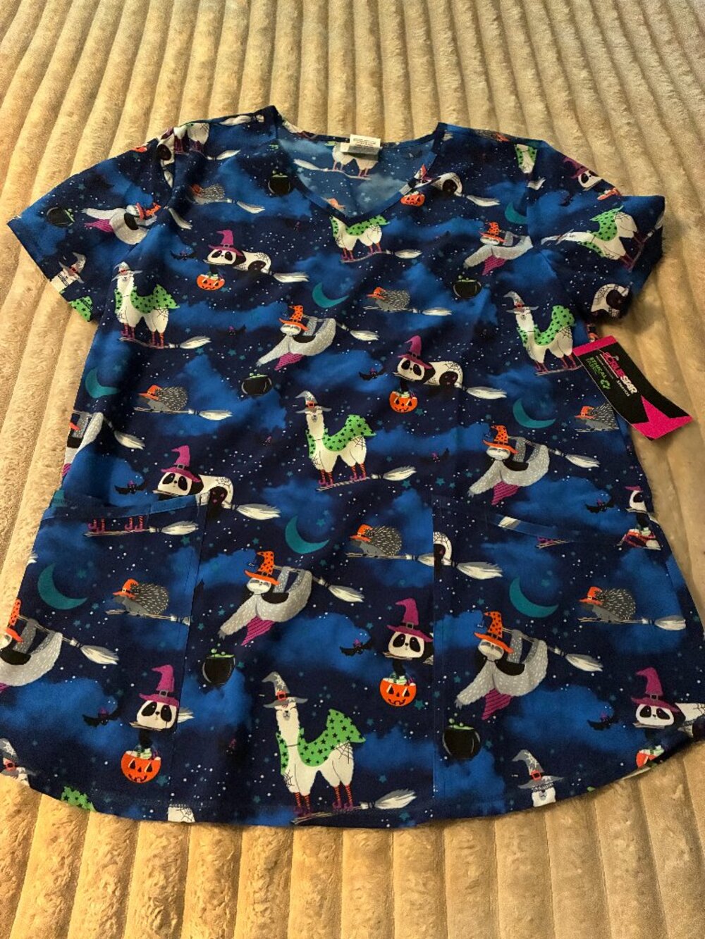 WOMEN'S SCRUBSTAR MEDICAL V-NECK SCRUBS TOP W/FRONT POCKETS-HALLOWEEN-MEDIUM-NWT